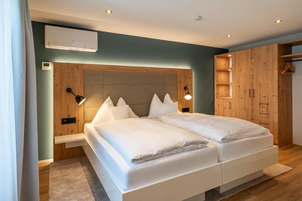 Junior Suite with Lake View room - Image 3