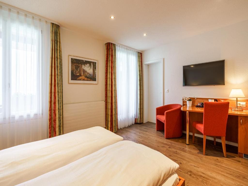 Superior Double Room with Balcony and Lake View room - Image 2