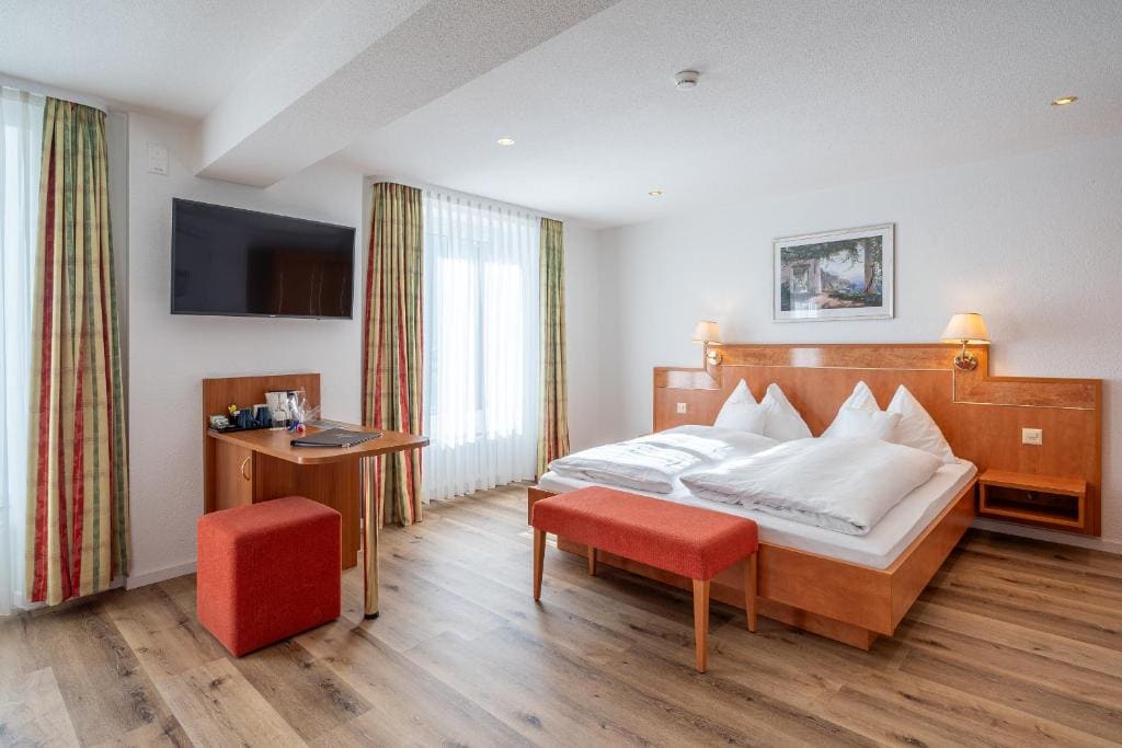 Superior Double Room with Lake View room - Image 1