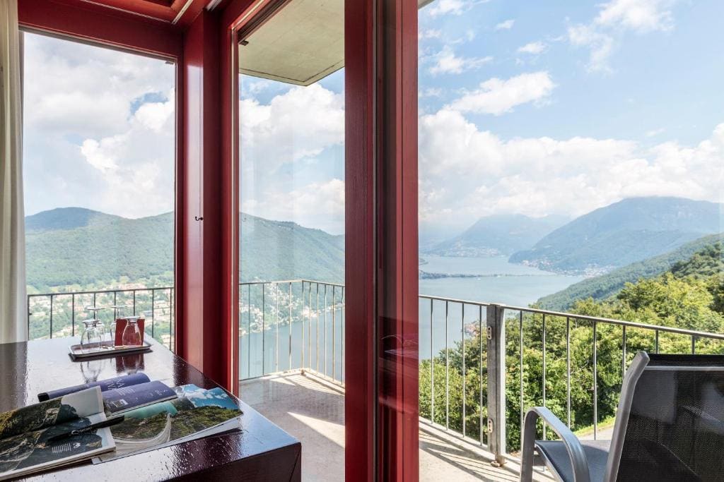 Double Room with Lake View room - Image 1