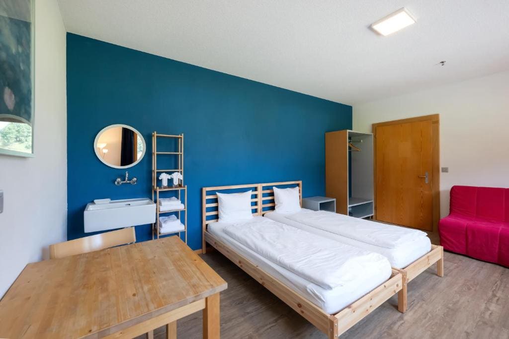 Twin Room with Shared Bathroom room - Image 2