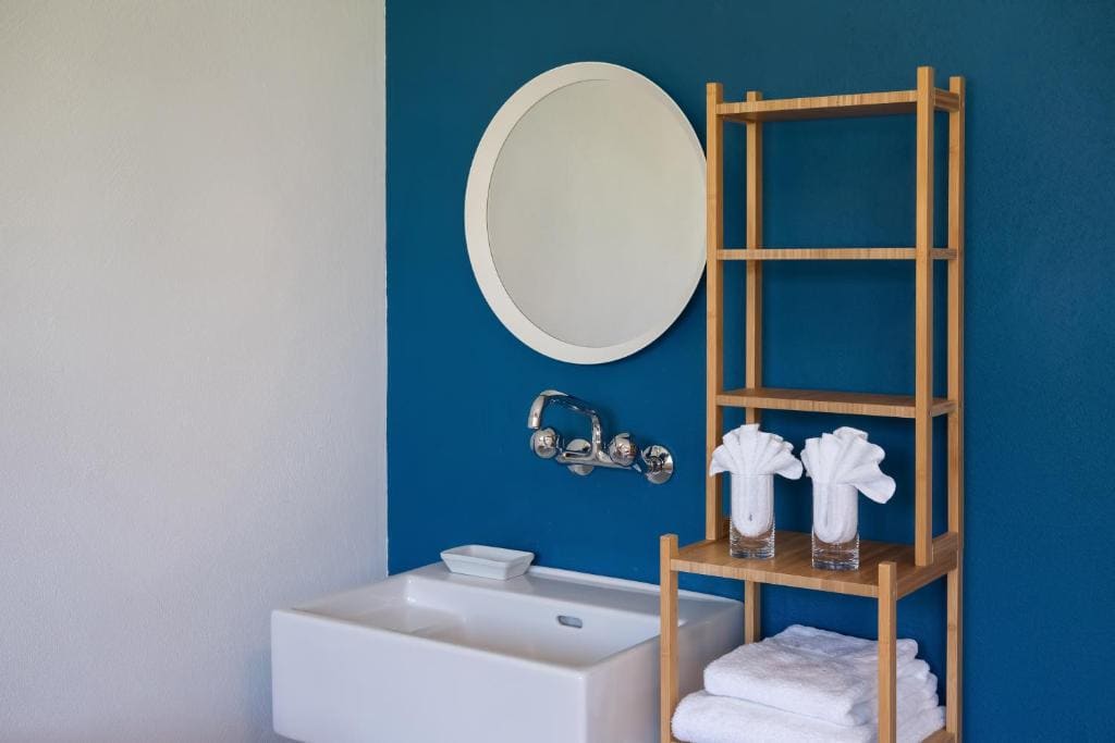Twin Room with Shared Bathroom room - Image 1