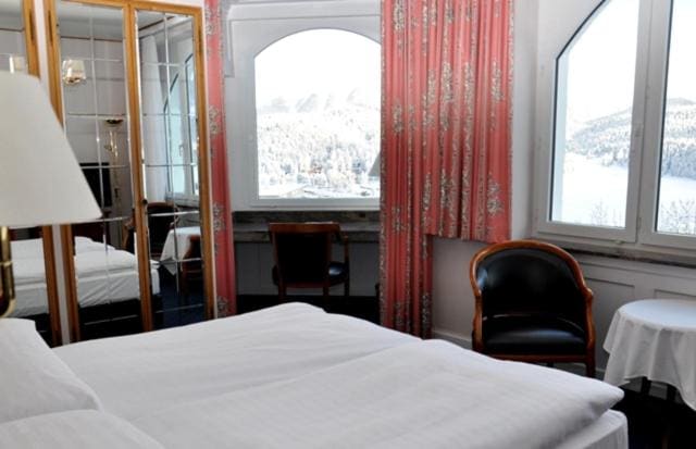 Double or Twin Room with Lake View room - Image 2
