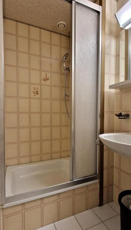 Small Double Room room - Image 2