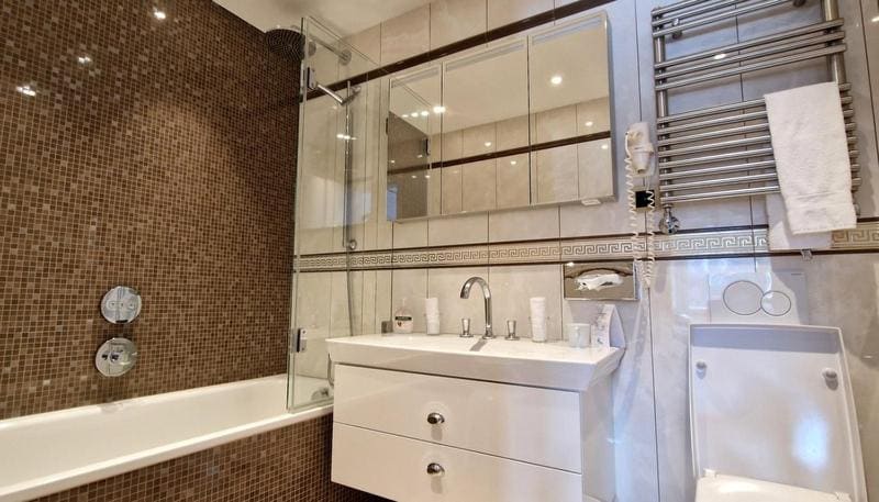 Superior Double or Twin Room with Lake View room - Image 2