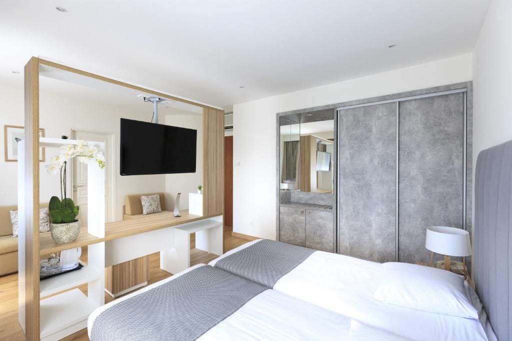 Standard Triple Room room - Image 2