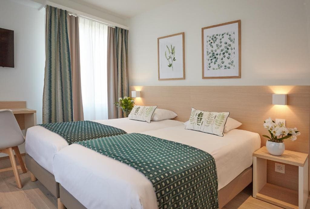 Family Room room - Image 1