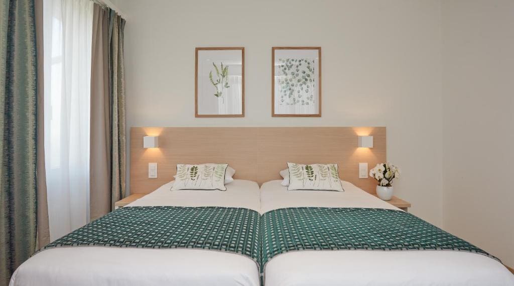 Superior Twin Room room - Image 1