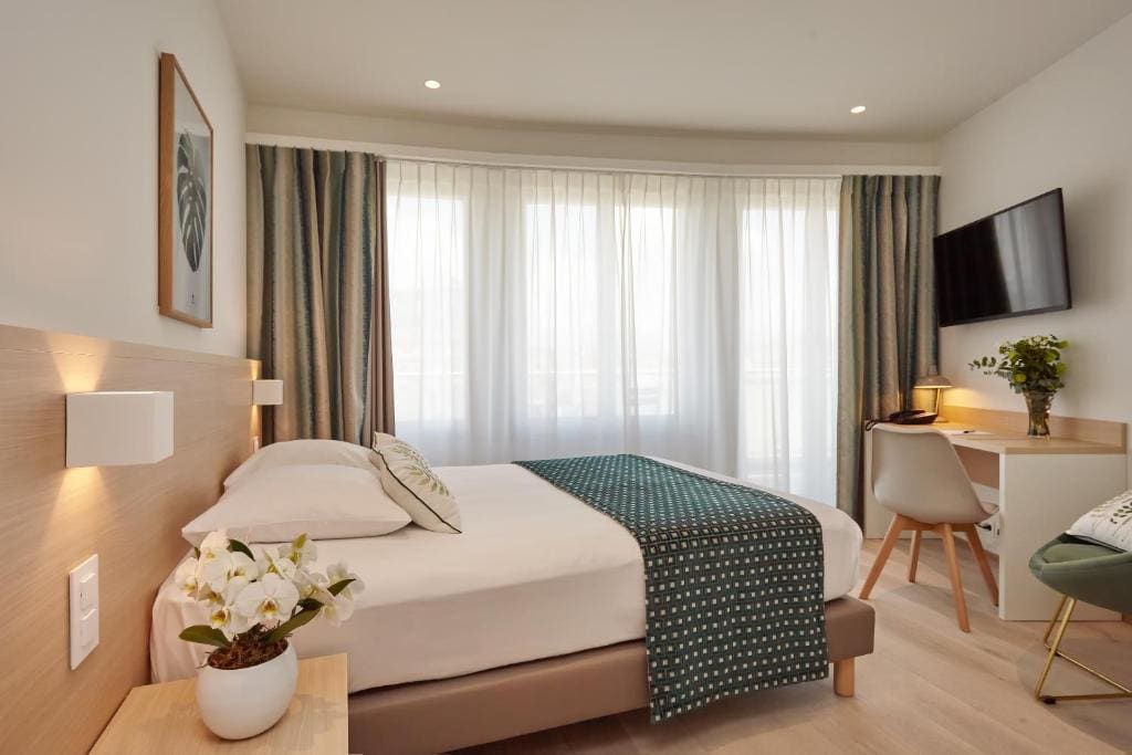 Single Room with Balcony room - Image 1