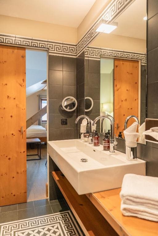 Deluxe Suite room - Image 3