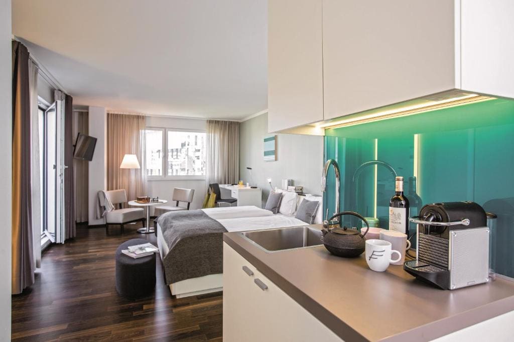 Executive Double Room (180cm bed width) room - Image 3