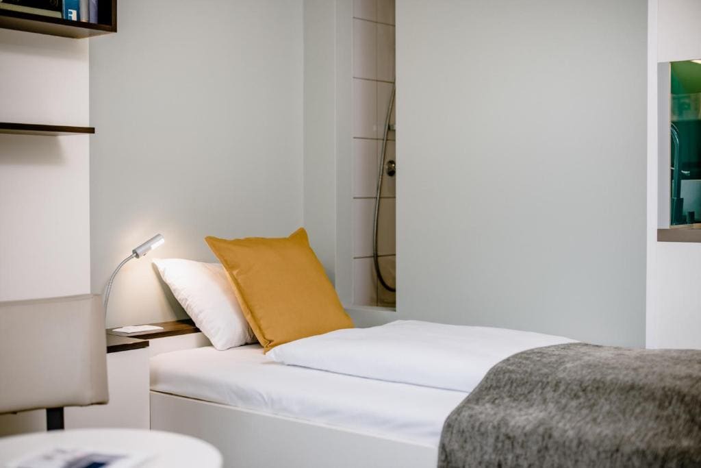 Business Single Room (90cm bed width) room - Image 3