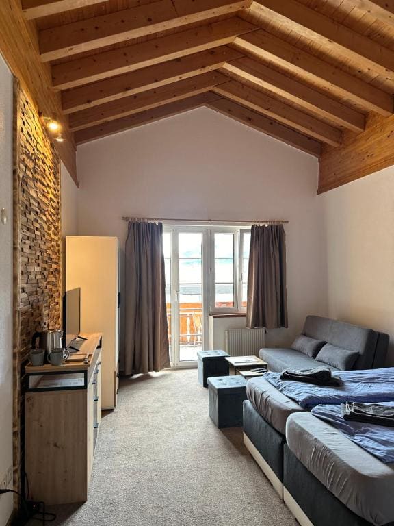 Family Room with Mountain View room - Image 3