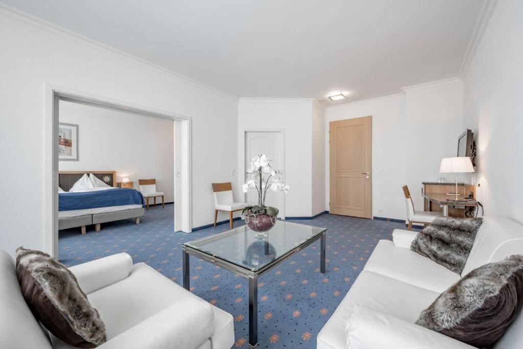 Suite - partially with balcony room - Image 1