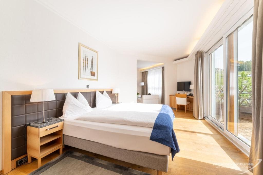 Suite - partially with balcony room - Image 2