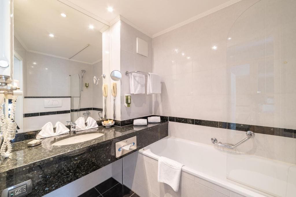Superior Double Room - partially with balcony room - Image 1