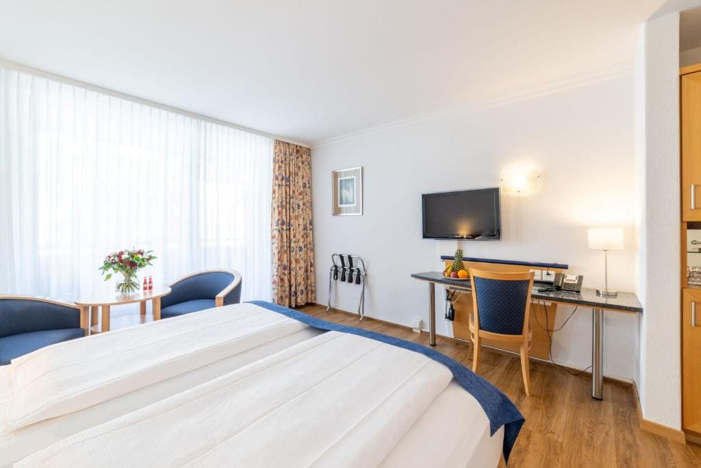Superior Double Room with extra bed room - Image 3