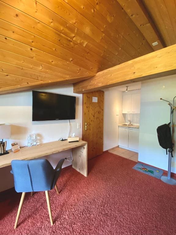 Double Room with Balcony room - Image 2