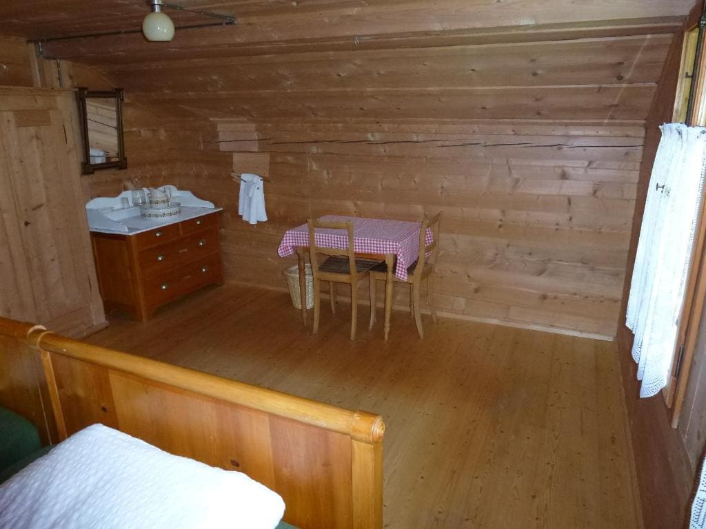 Triple Room with Shared Bathroom room - Image 2