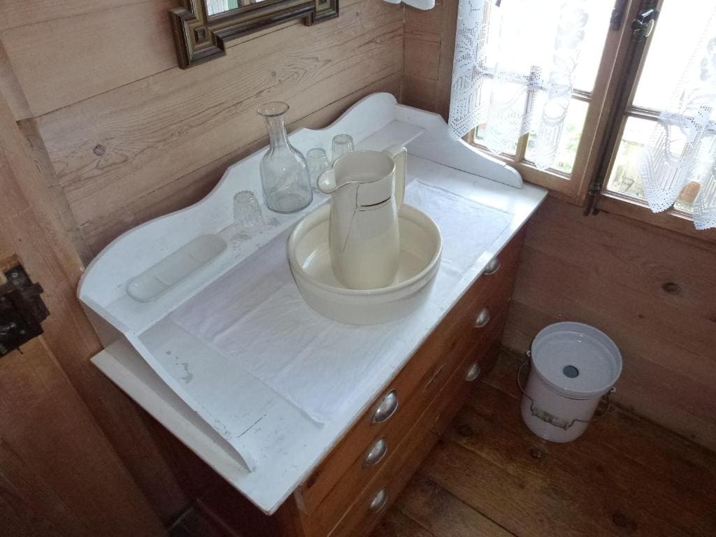 Twin Room with Shared Bathroom room - Image 1