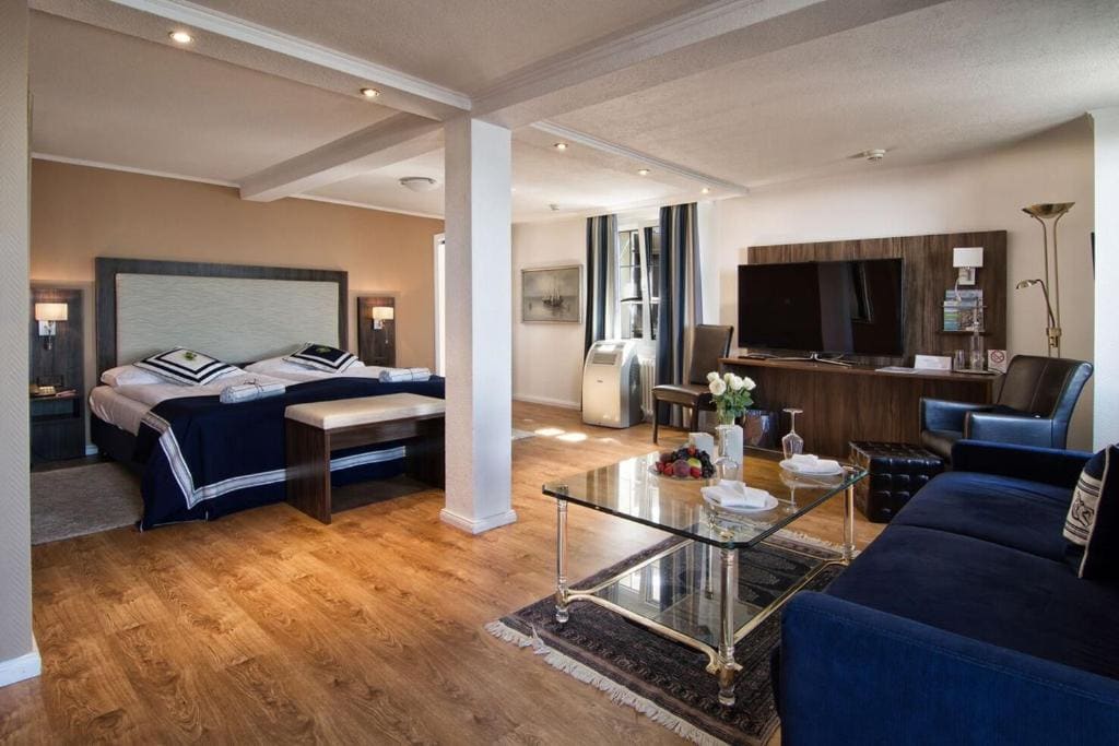 Single Room Facing Street room - Image 2
