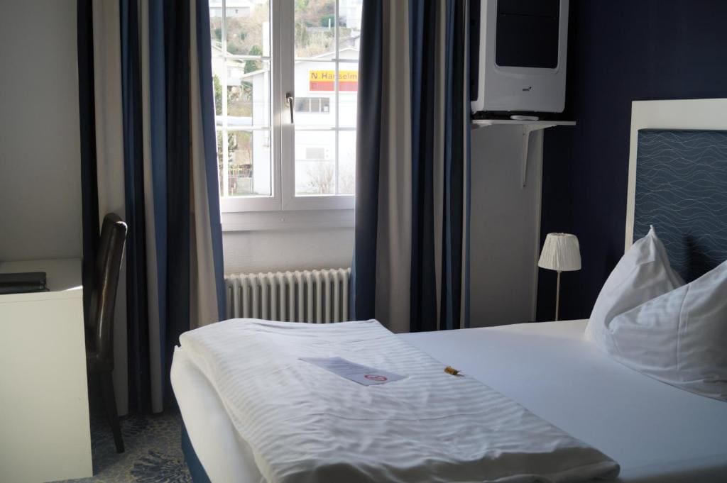 Single Room Facing Street room - Image 1