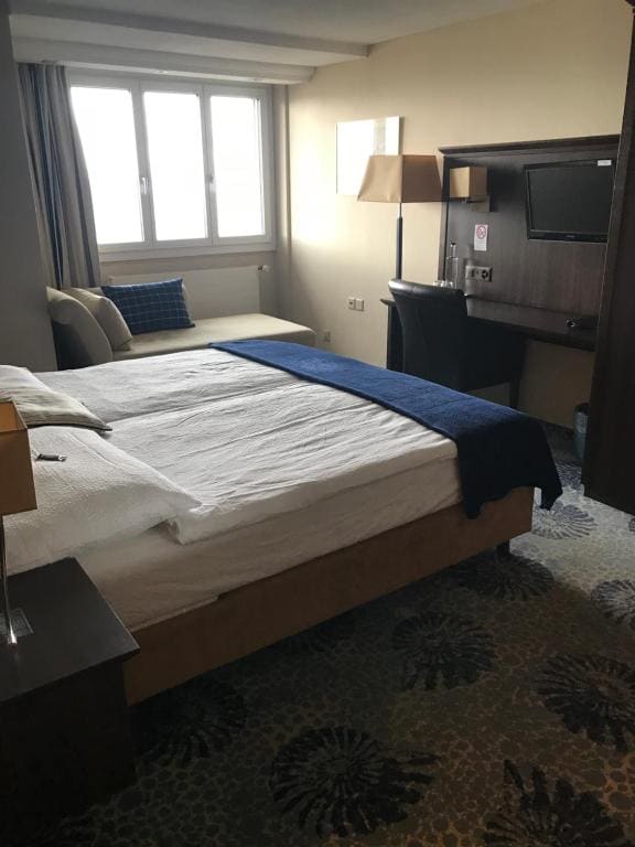 Double Room with Lake View room - Image 1