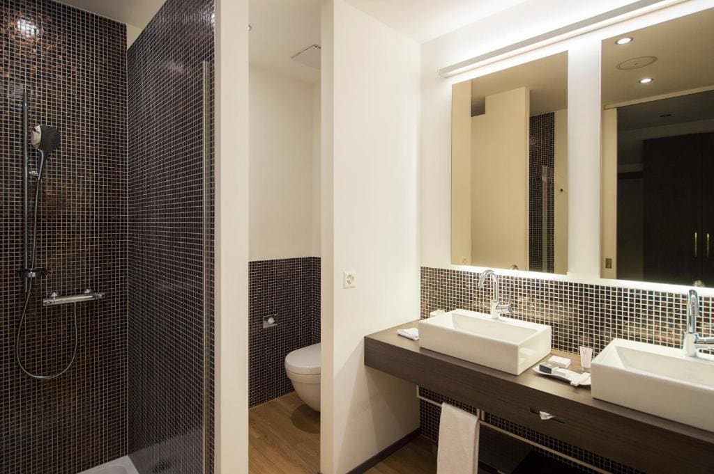 Double Room with Balcony room - Image 2