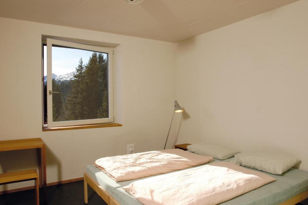 Single Room with Bathroom room - Image 2