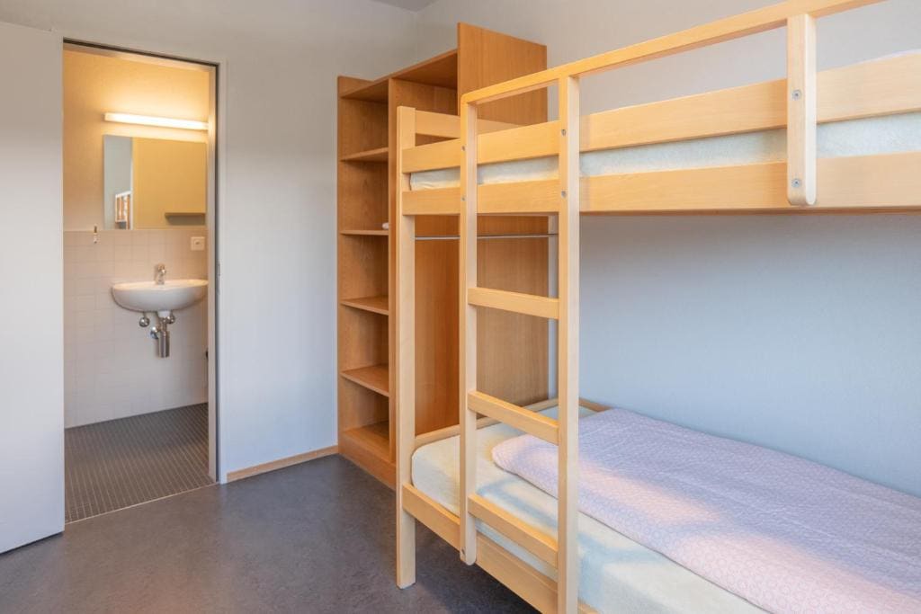 Twin Room with Bathroom room - Image 3