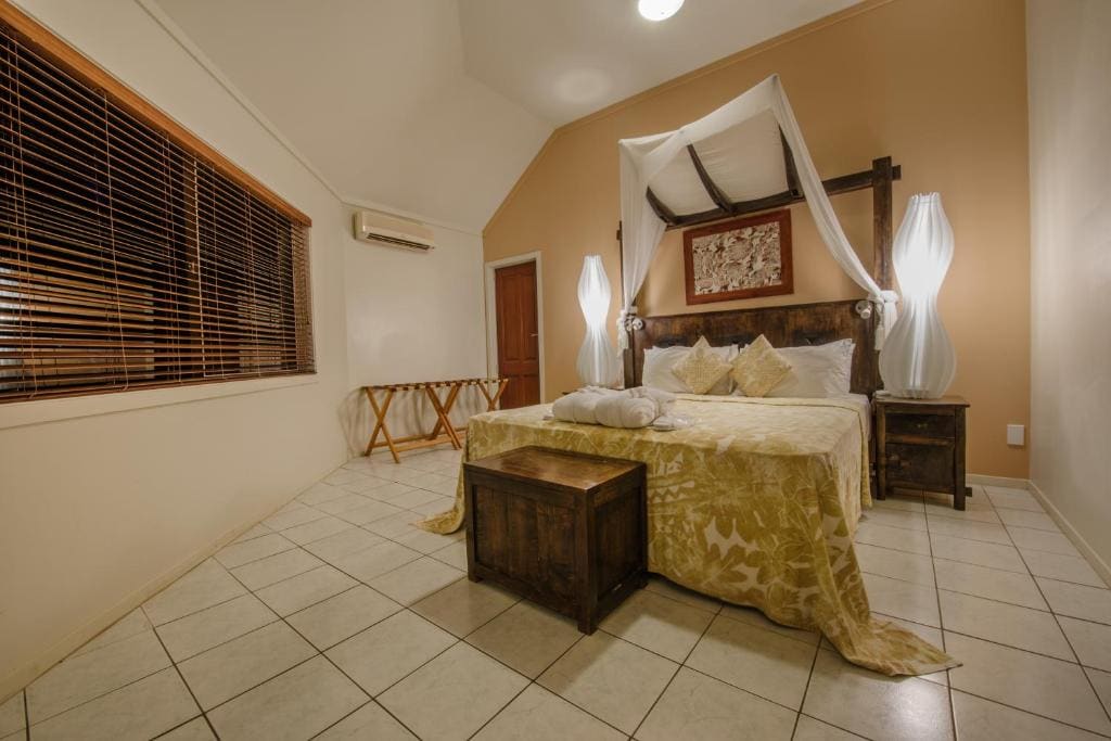 One Bedroom Beachfront Villa room - Image 2