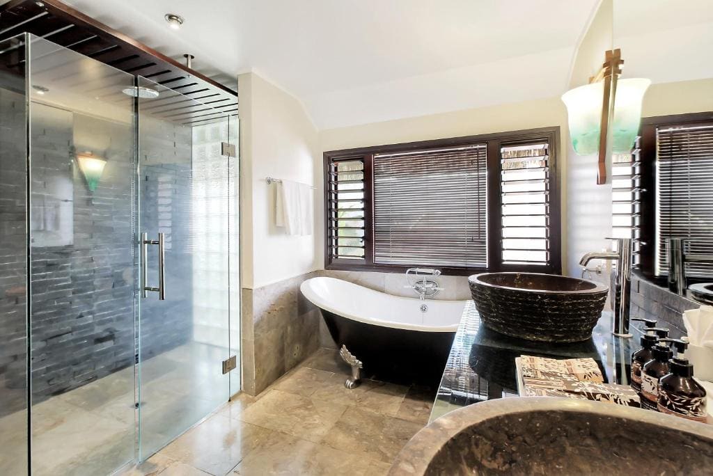 Suite with Pool View room - Image 3