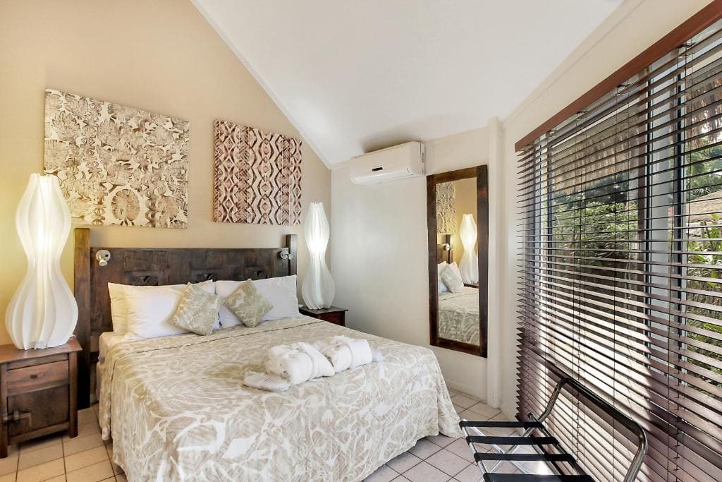 One Bedroom Beachfront Villa room - Image 3