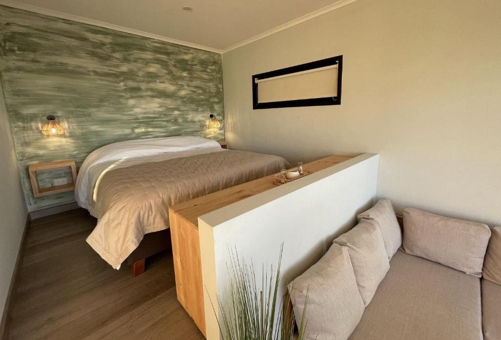 Deluxe Double Room with Sea View room - Image 3