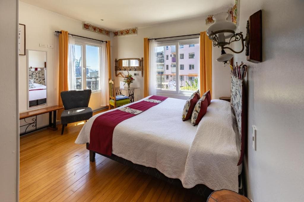 Deluxe Double or Twin Room with Sea View room - Image 3