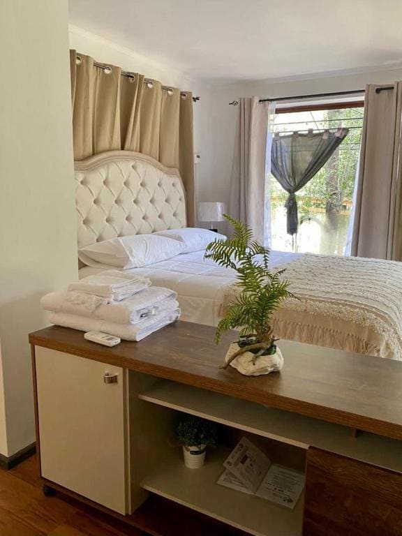 Deluxe Suite with Spa Bath room - Image 1