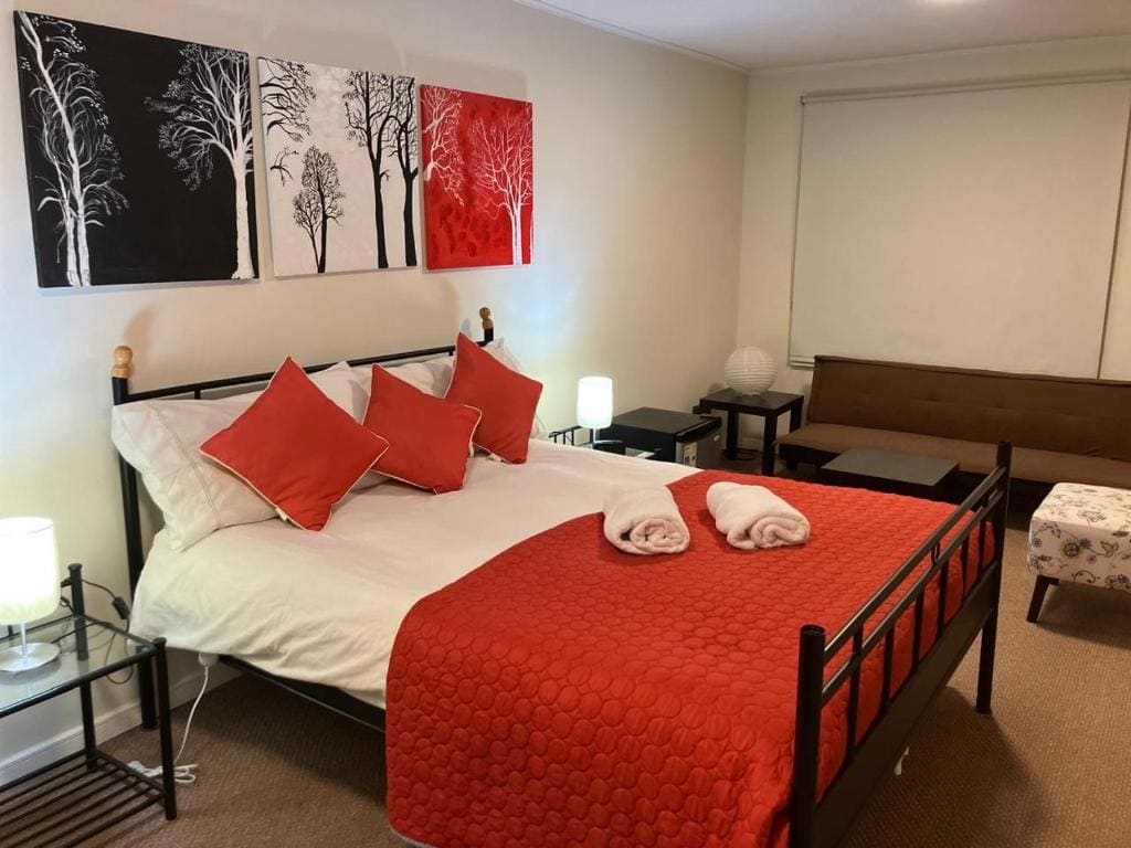 Mobile Home room - Image 2