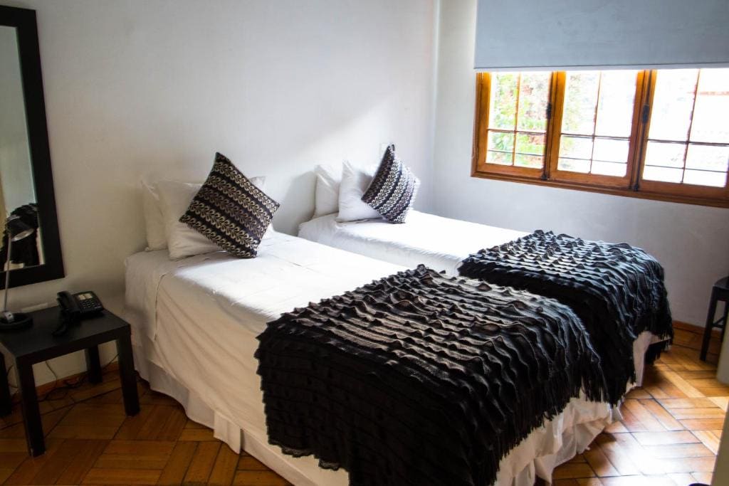 Standard Twin Room room - Image 1