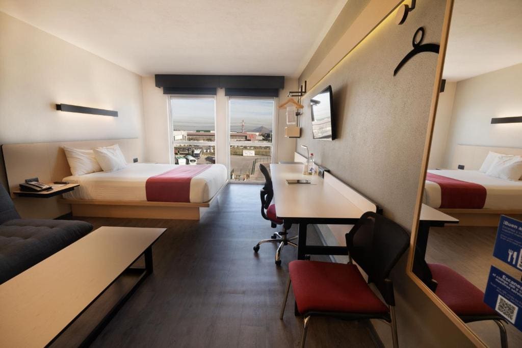 Superior Queen Room with Sofa Bed room - Image 2