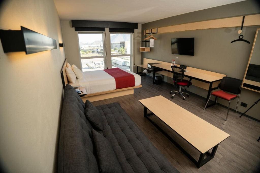 Superior Queen Room with Sofa Bed room - Image 3