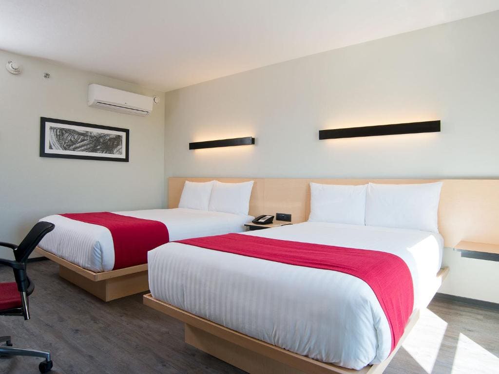 Double Room with Two Double Beds room - Image 3