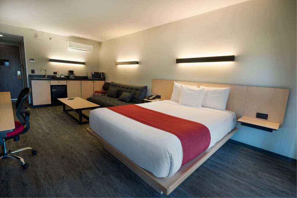 Superior Queen Room with Sofa Bed room - Image 1