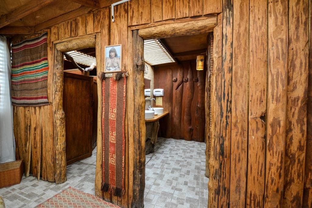 Basic Double or Twin Room with Shared Bathroom room - Image 1