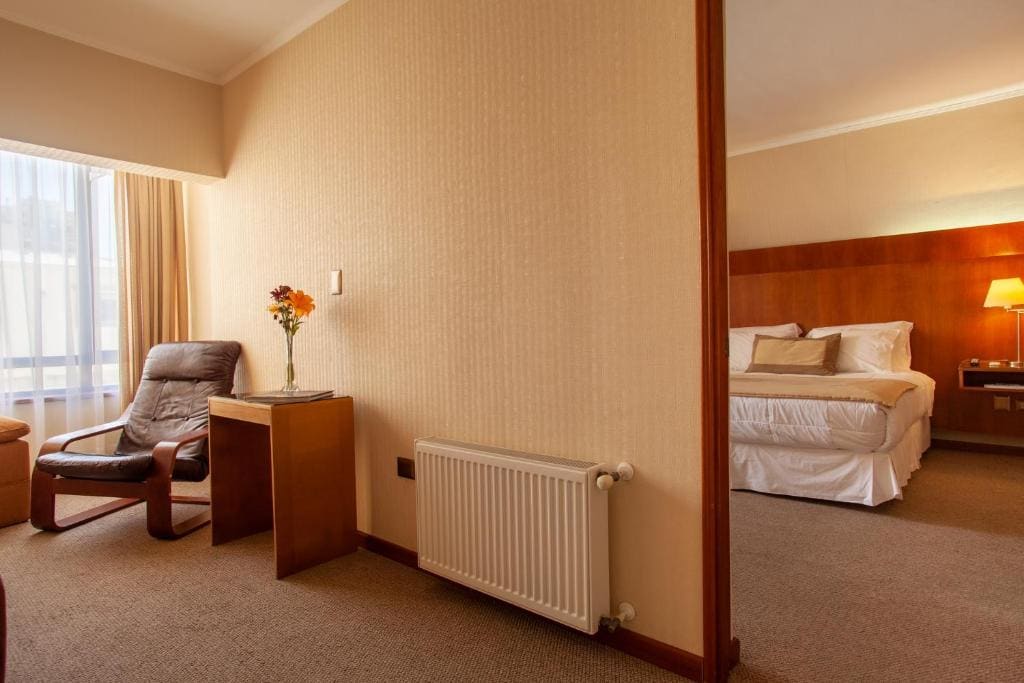 Deluxe Suite with Spa Bath room - Image 3