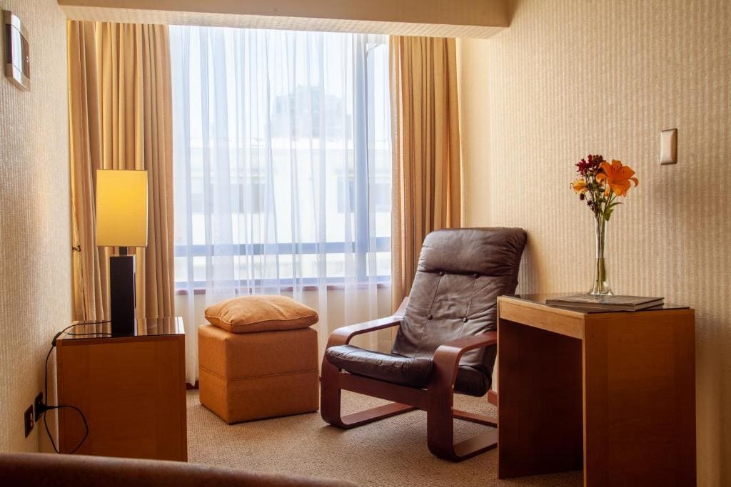 Deluxe Suite with Spa Bath room - Image 2