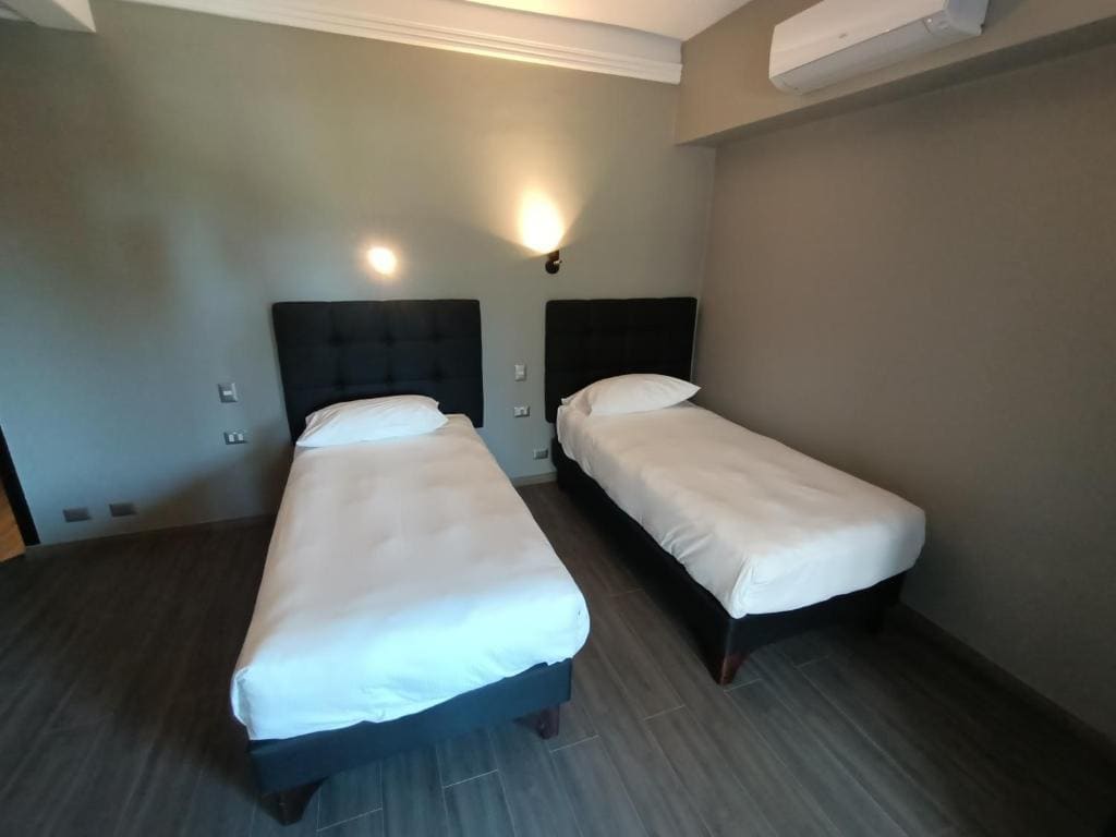 Room room - Image 1