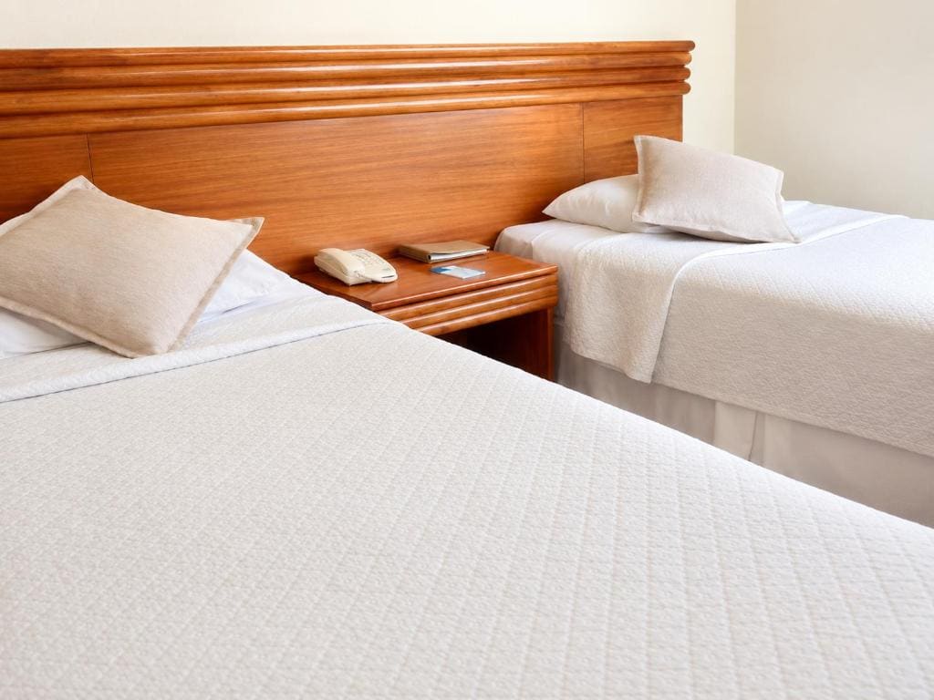 Standard Twin Room room - Image 3