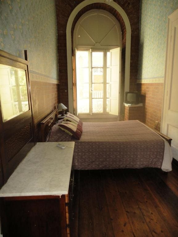 Double Room with Shared Bathroom room - Image 3