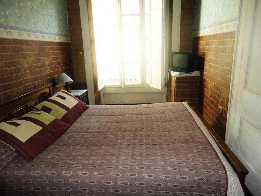 Triple Room with Shared Bathroom room - Image 1