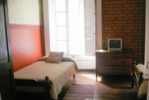 Triple Room with Shared Bathroom room - Image 3